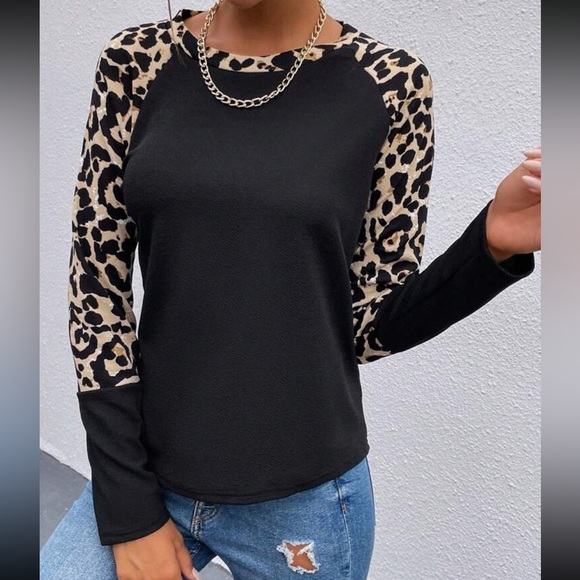 Leopard print contrast sleeve top - Picture 4 of 10
